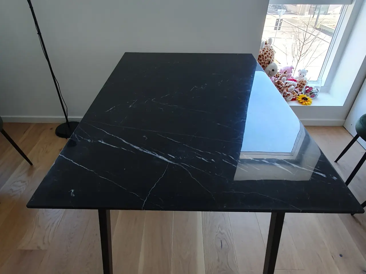 Billede 2 - Sort marmor spisebord