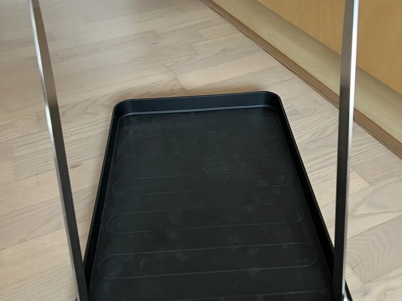Billede 4 - Stelton Explore bakke i sort plast med håndtag