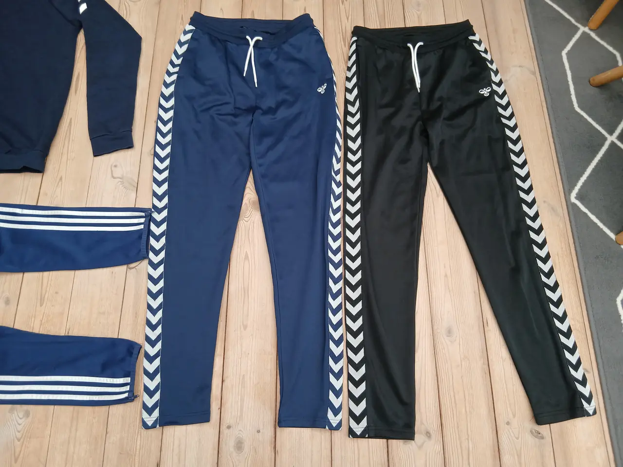 Billede 4 - STR 176 HUMMEL og str 12/14 år Adidas - læs tekst