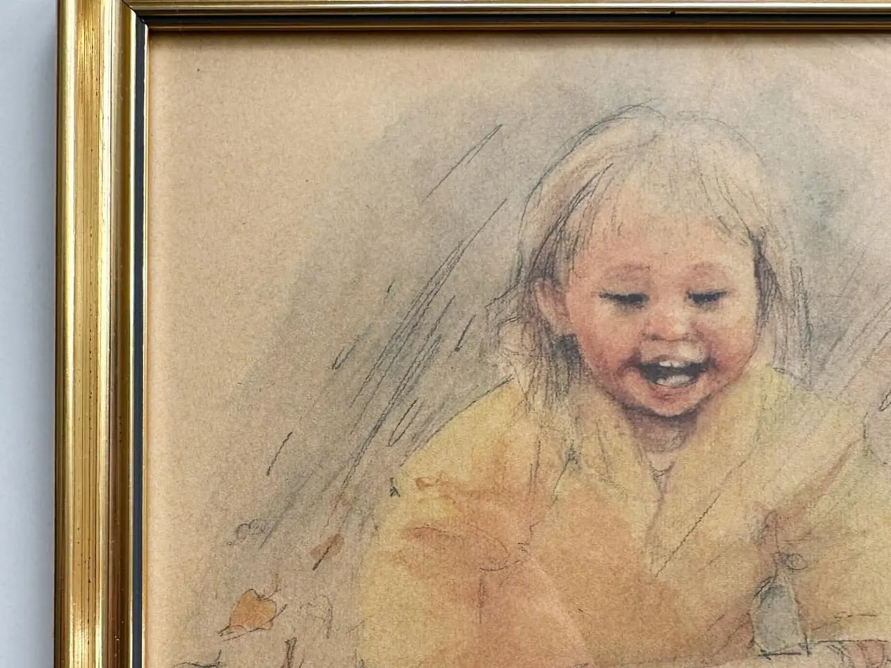 Billede 2 - Barn i guldramme, gul jakke og scooter