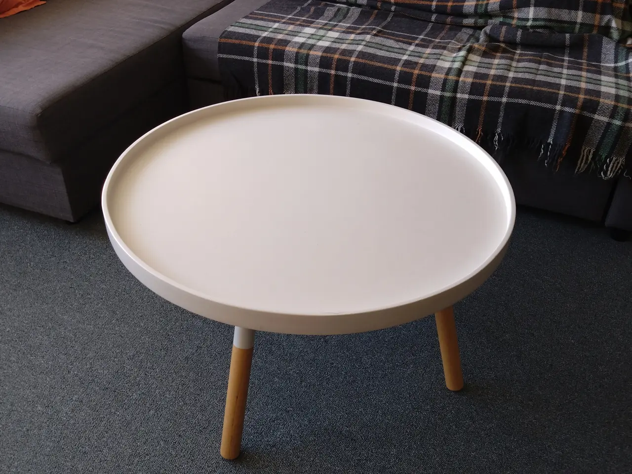 Billede 1 - Sofabord - rundt Ø80 cm, lys grå lakeret