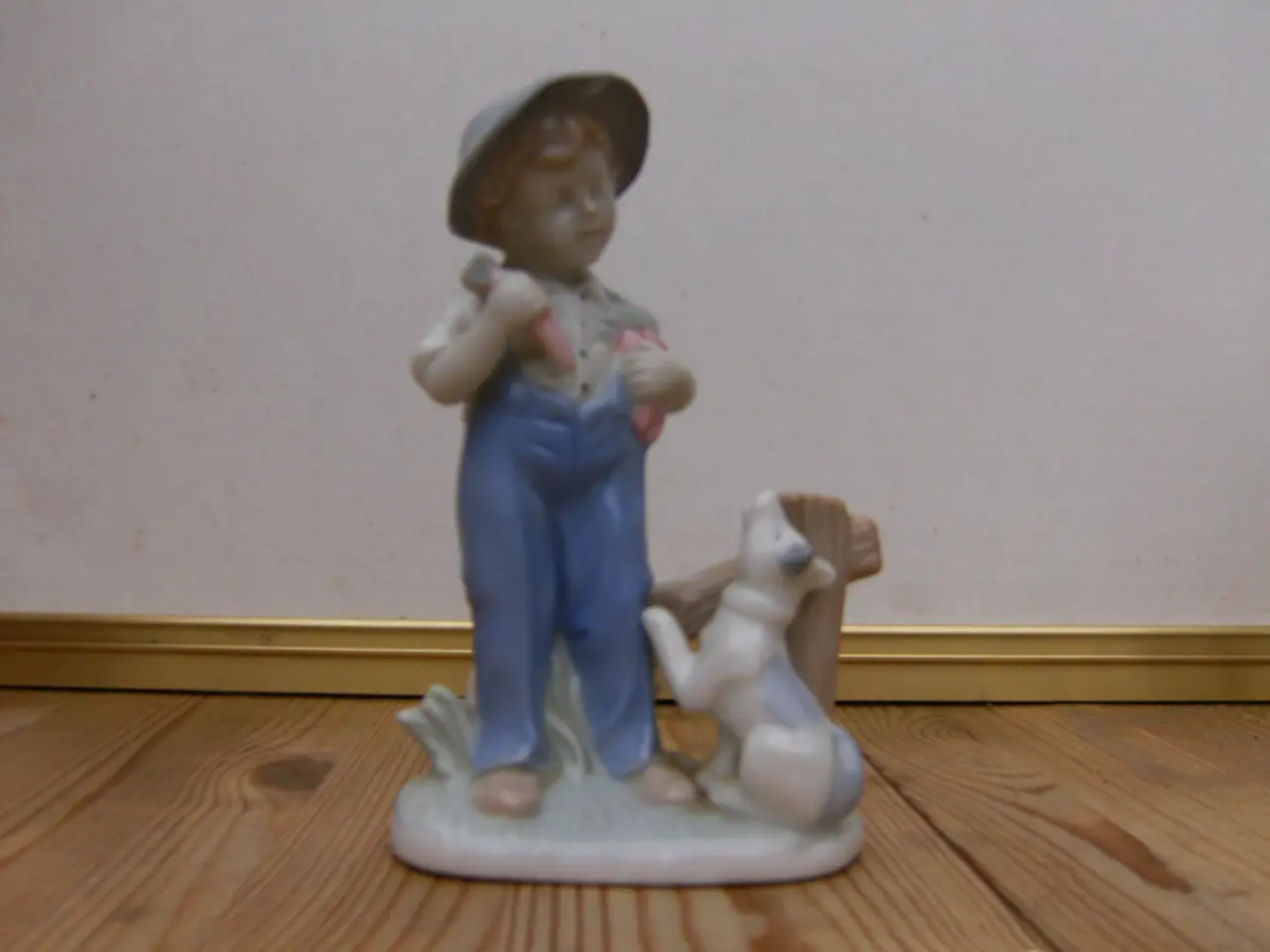 Billede 1 - Porcelæns figur dreng m. gulerod