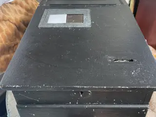 Gammelt kasseapparat pengeskuffe