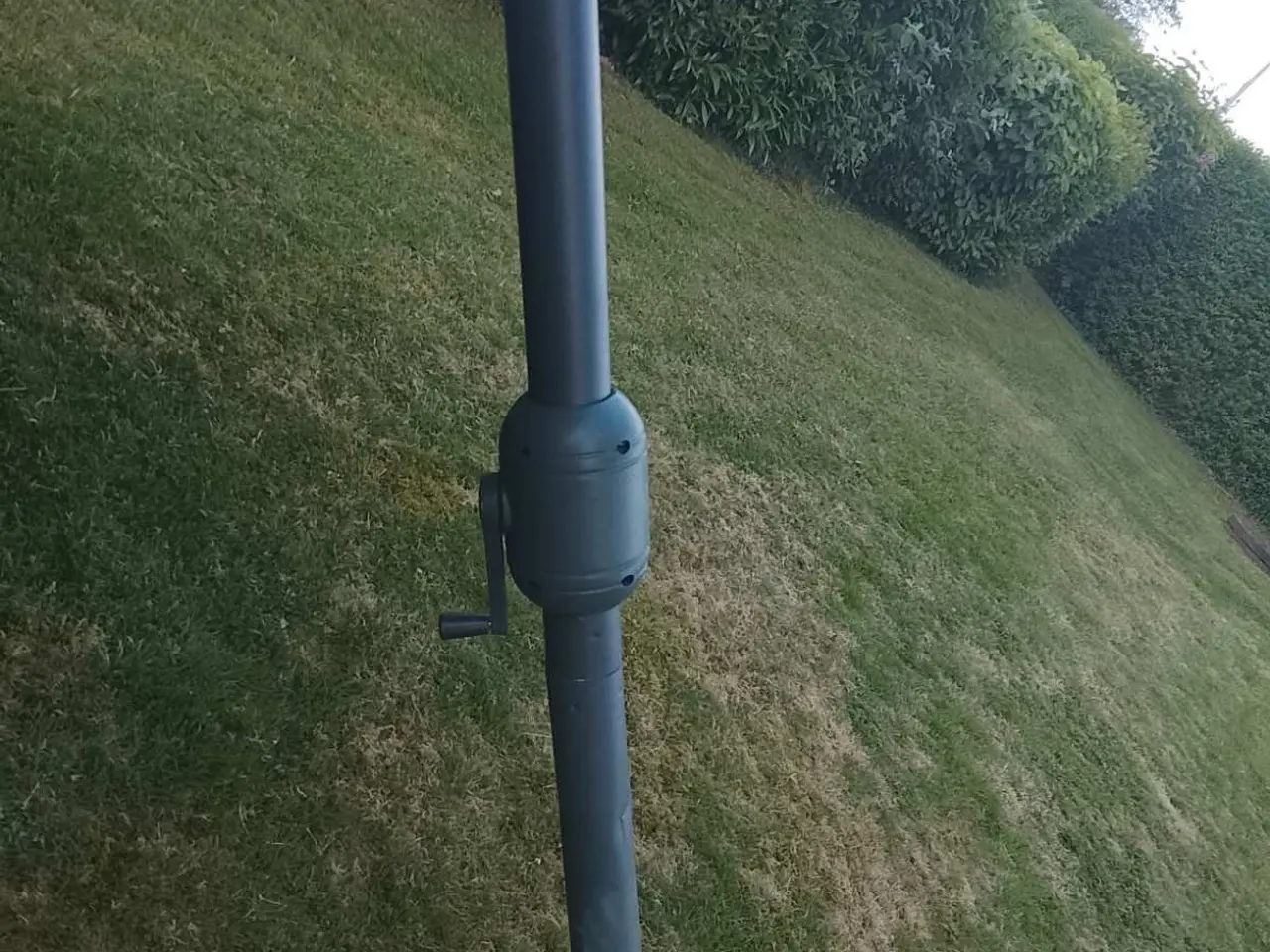 Billede 7 - Jeg sælger en parasol, som er virkelig stor og næs
