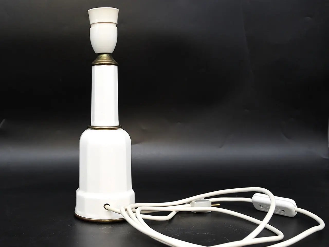 Billede 4 - Heiberg bordlampe i hvidt porcelæn og messing