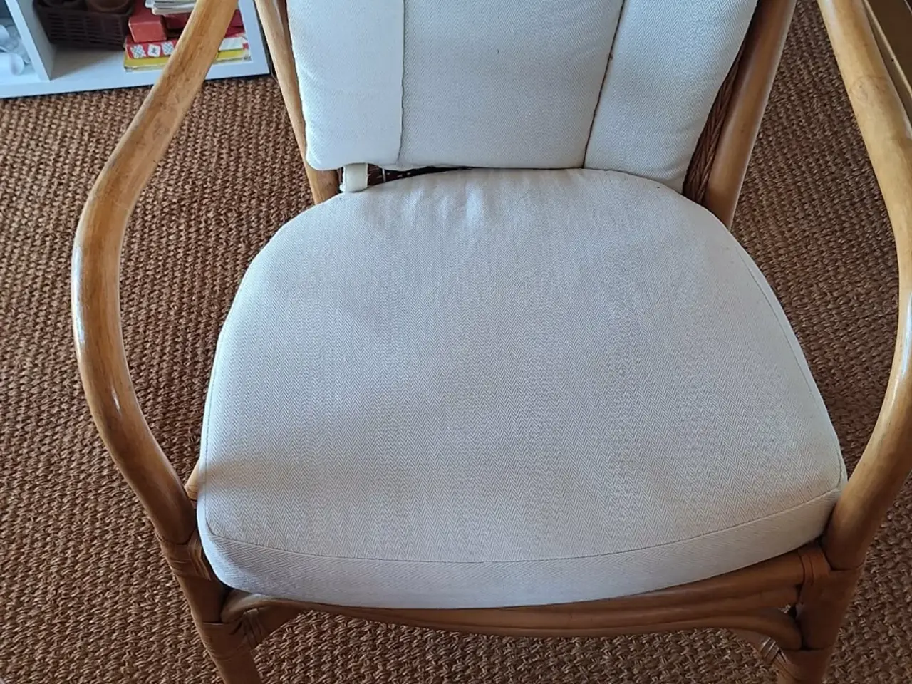 Billede 2 - Sofa,stole og spisebord i  natur rattan 