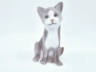 B & G Figur Siddende Grå Kat nr. 2515. sortering 1