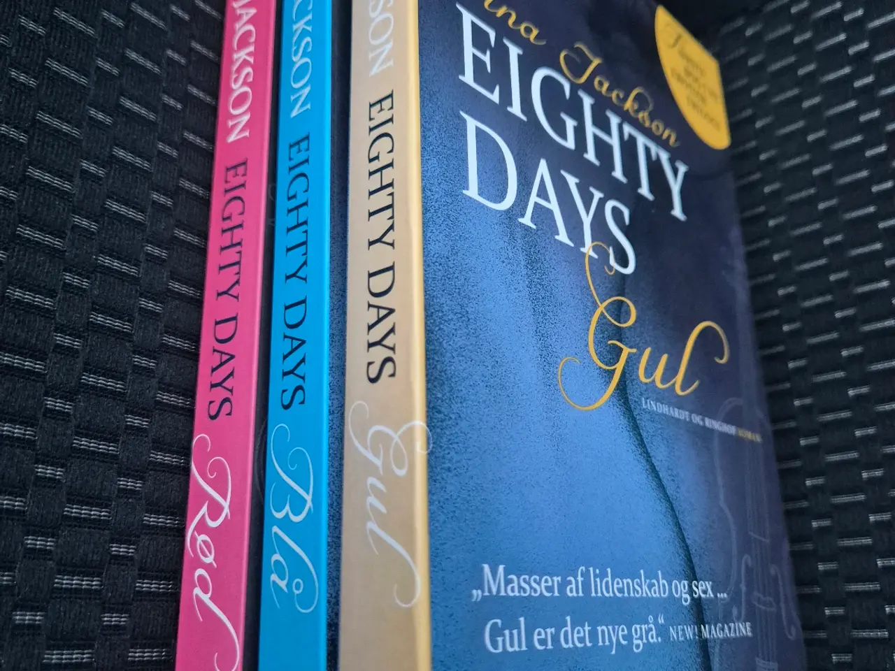 Billede 2 - Eighty Days – Komplet trilogi – Gul, Blå og Rød