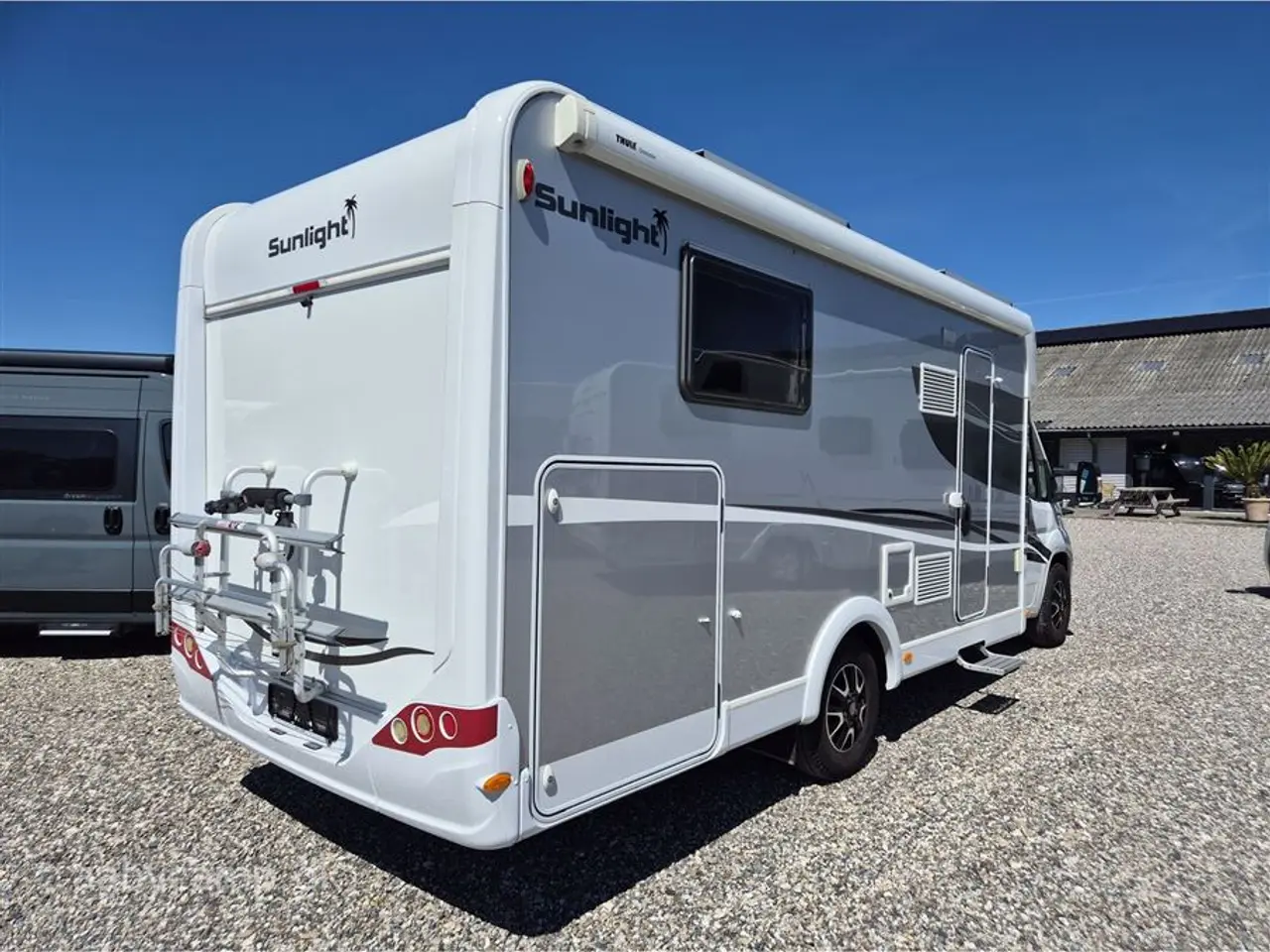 Billede 2 - 2017 - SunLight T 68   Automatgear.2x solceller. 2x 95 Ah Lithium batterier. markise. cykelstativ. thetford gasbageovn. elektrisk indgangstrin. KUN 36.500 KM!!!!!!