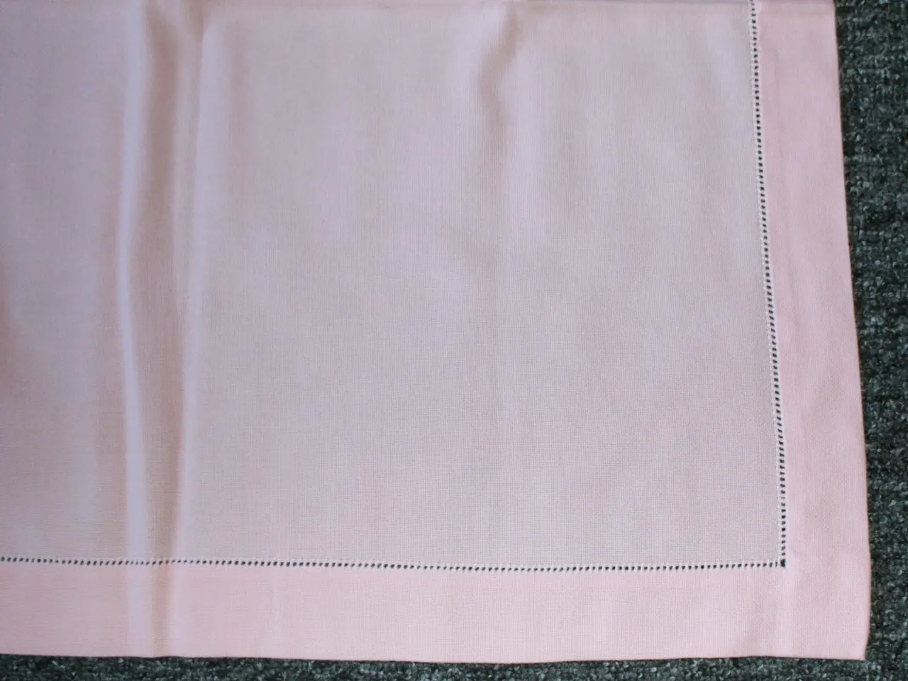 Billede 2 - lyserød dug 130 x 130 cm