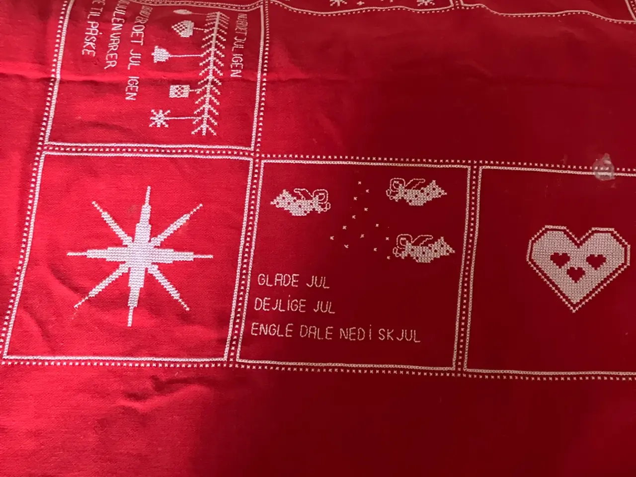 Billede 2 - Broderet juledug