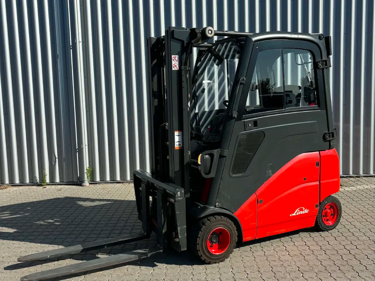 Billede 1 - Linde E20PH eltruck med sideskift og gaffelflyt