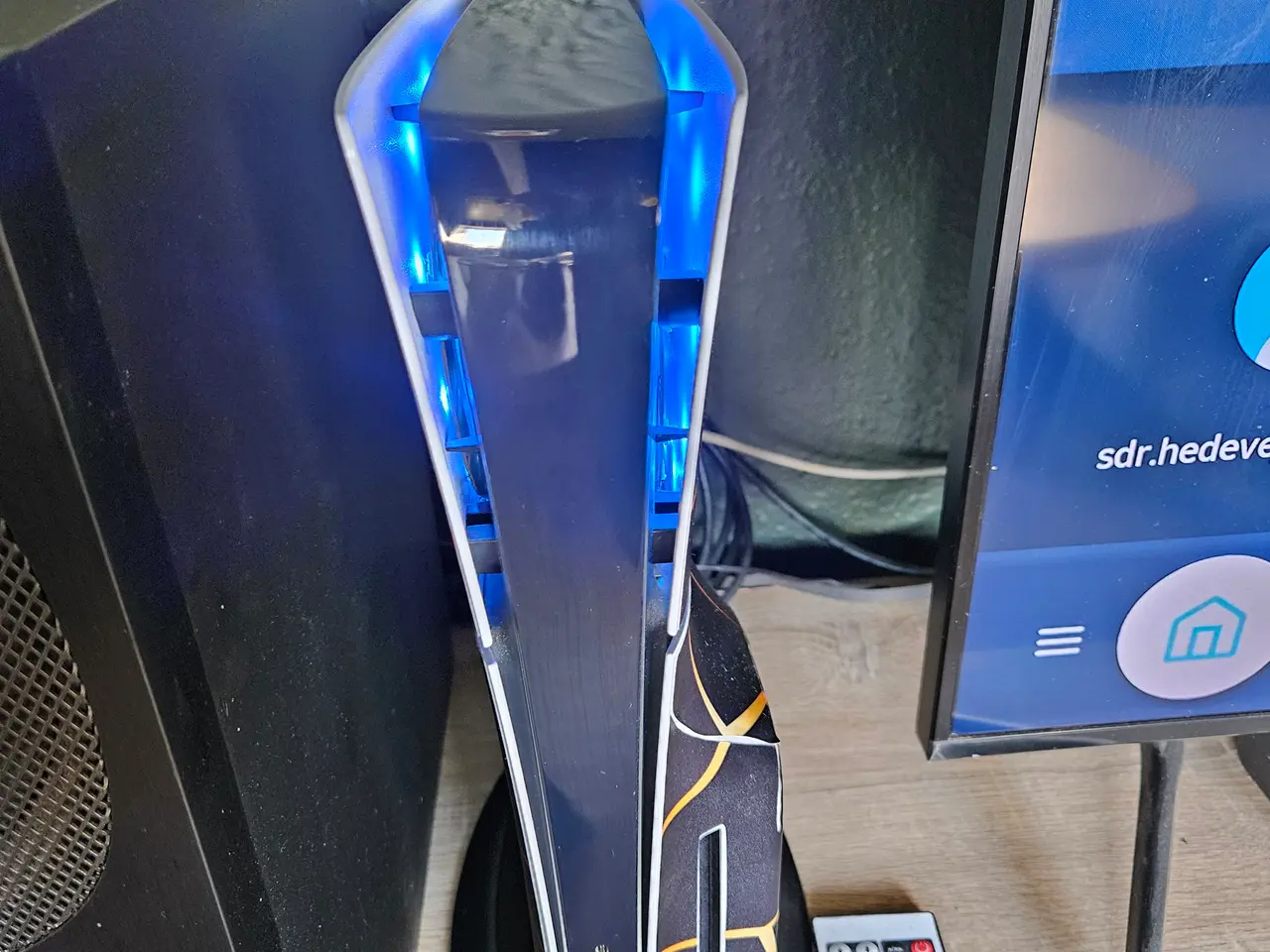 Billede 2 - PS5 Slim (Disk) med 5 TB plads, T248R, FarmStick