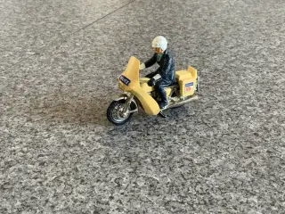 Britains No. 9673  Police Patrolman Norton 850cc