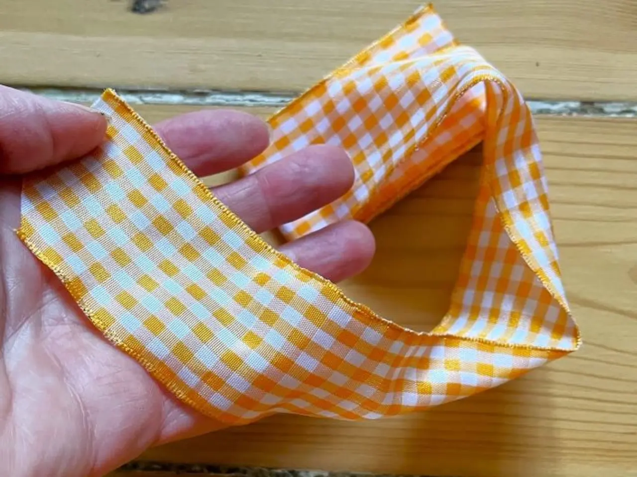 Billede 7 - Orange bånd og sløjfer. 4 forskellige.