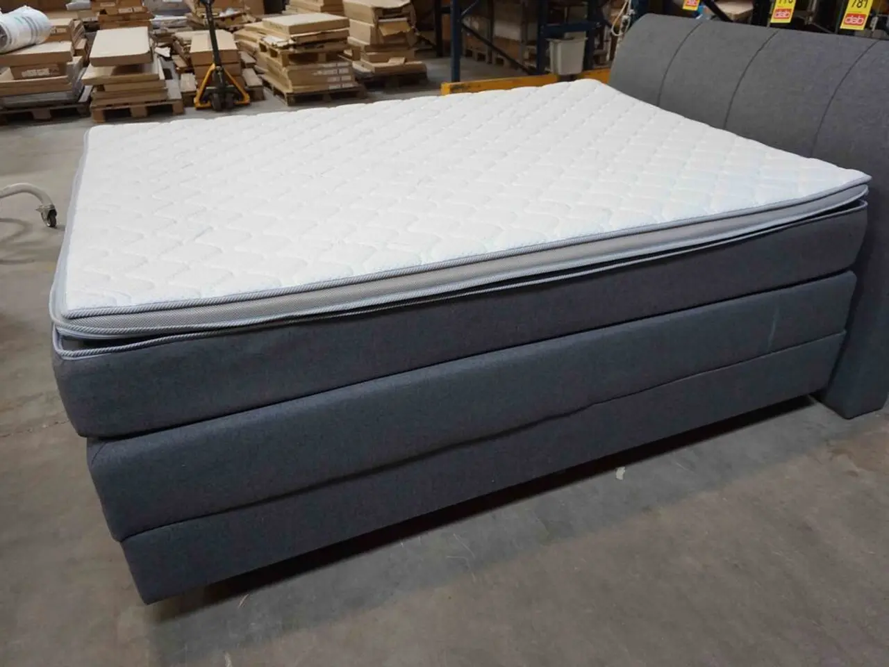 Billede 3 - Kontinentalseng med opbevaring og gavl 140x200 cm (MOMSFRI)