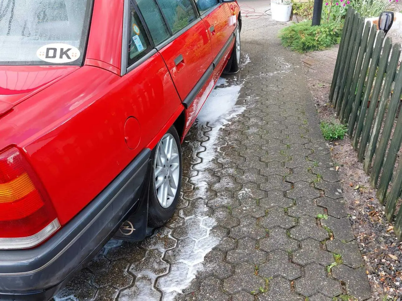 Billede 1 - Opel Omega Veteran – En Tidskapsel på Hjul.
