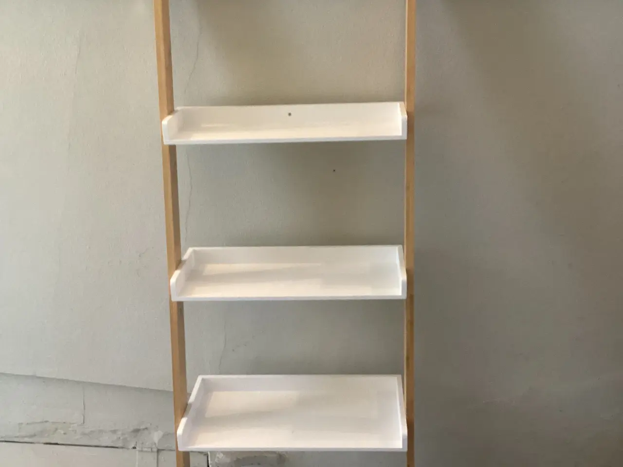 Billede 2 - Fritstående reol med 4 hylder