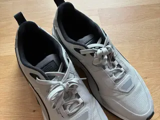 Puma sneaks - næsten ikke brugt
