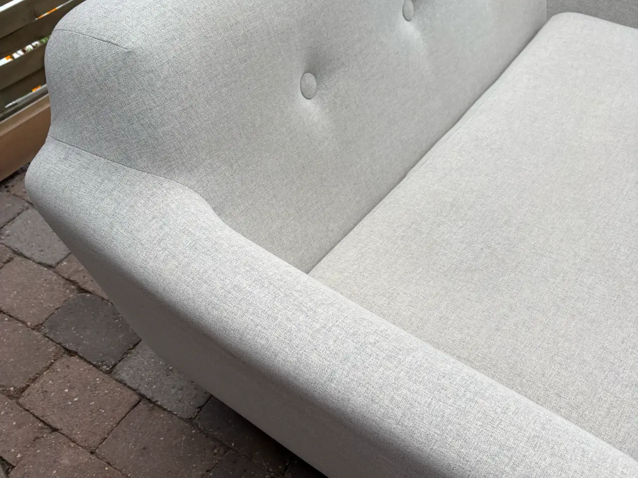 Billede 4 - Sofa i lys grå skal sælges nu kom med et bud