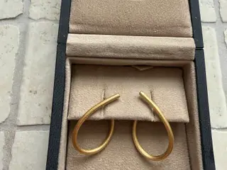 Dulong karisma mellem 18 karat.