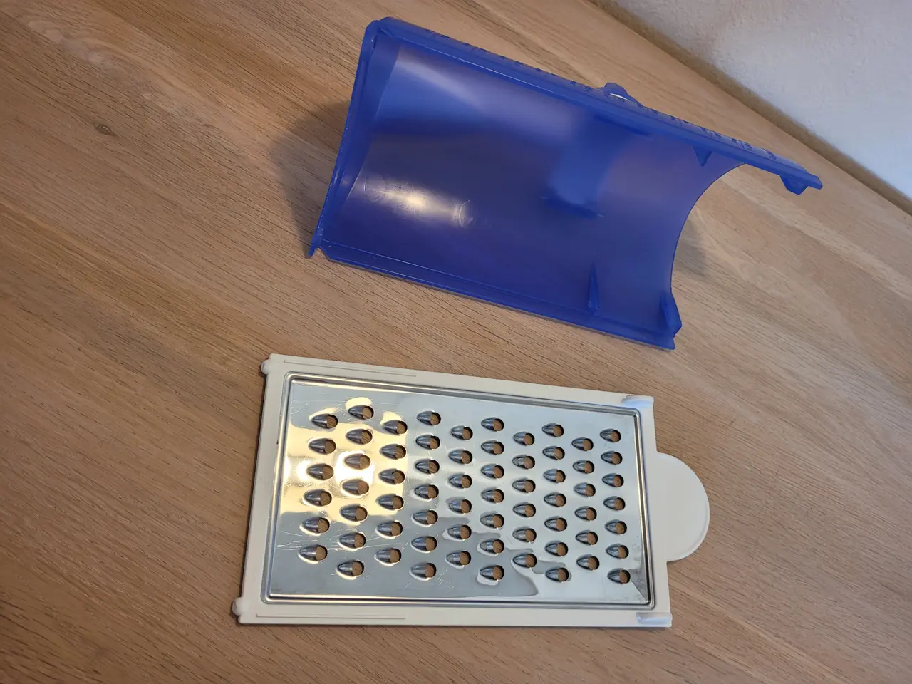 Billede 2 - Tupperware Rivejern med opbevaring og håndtag