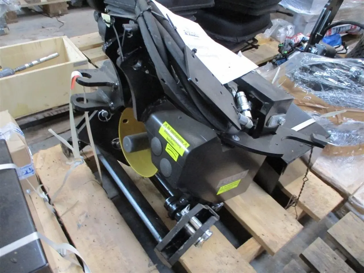 Billede 6 - - - - Folger 1800kg frontlift og Folger front PTO med 1000omd