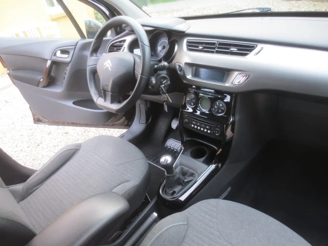 Billede 18 - Citroen C 3 1.2 i 82 Hk År 2016. Nysynet.