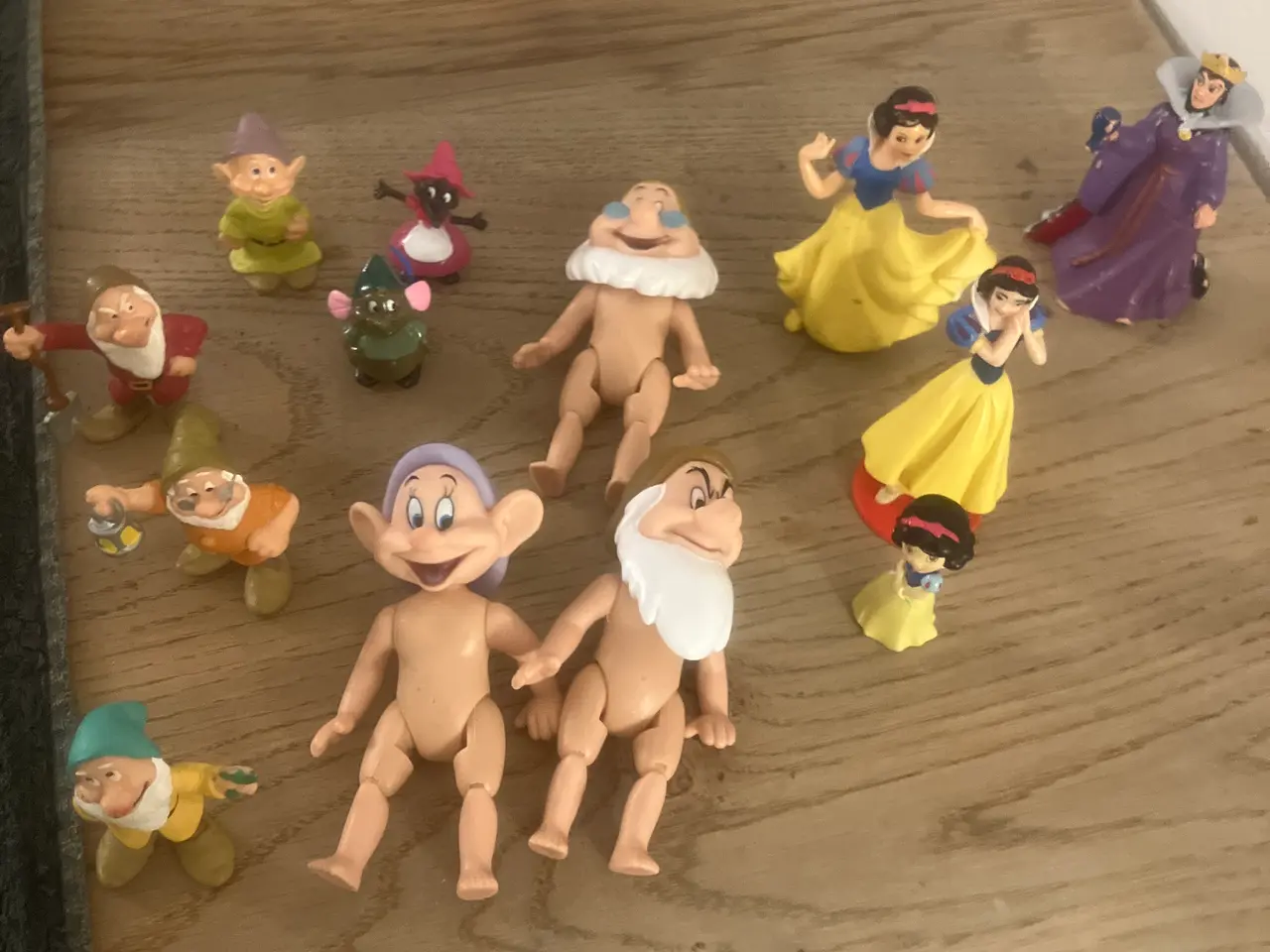 Billede 1 - Disney figurer Bullyland ,simba , Askepot , Snehv