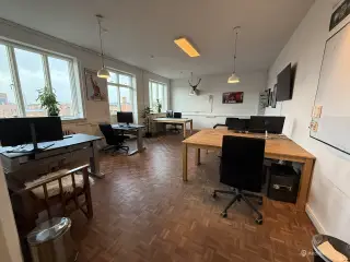 Attraktivt kontorlejemål på 189 m² med egen tagterrasse.