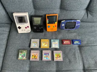 Nintendo Game Boy samling med konsoller og Pokémon