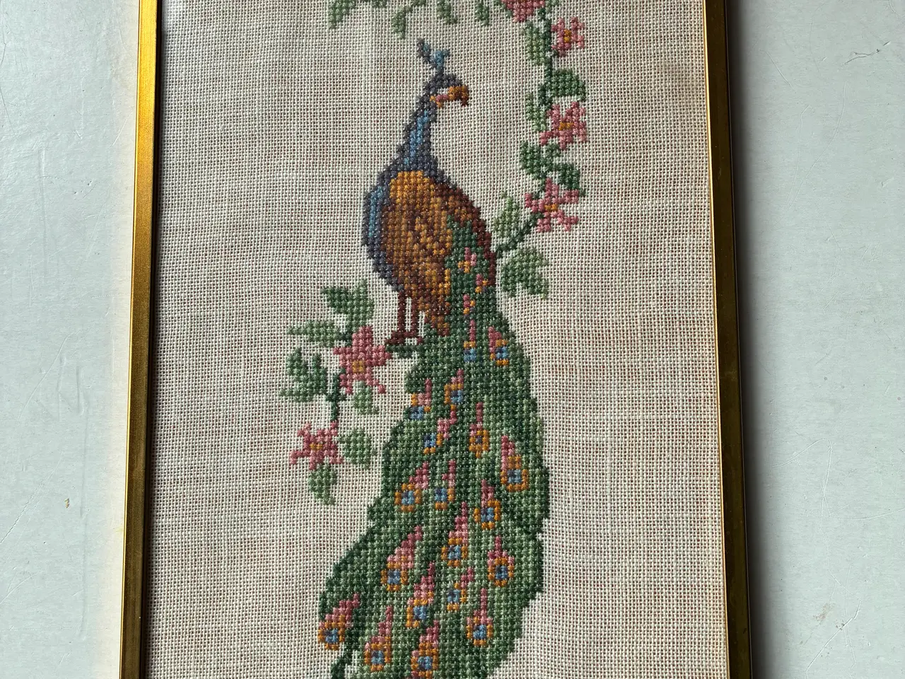 Billede 1 - SOLGT - Broderi af påfugl