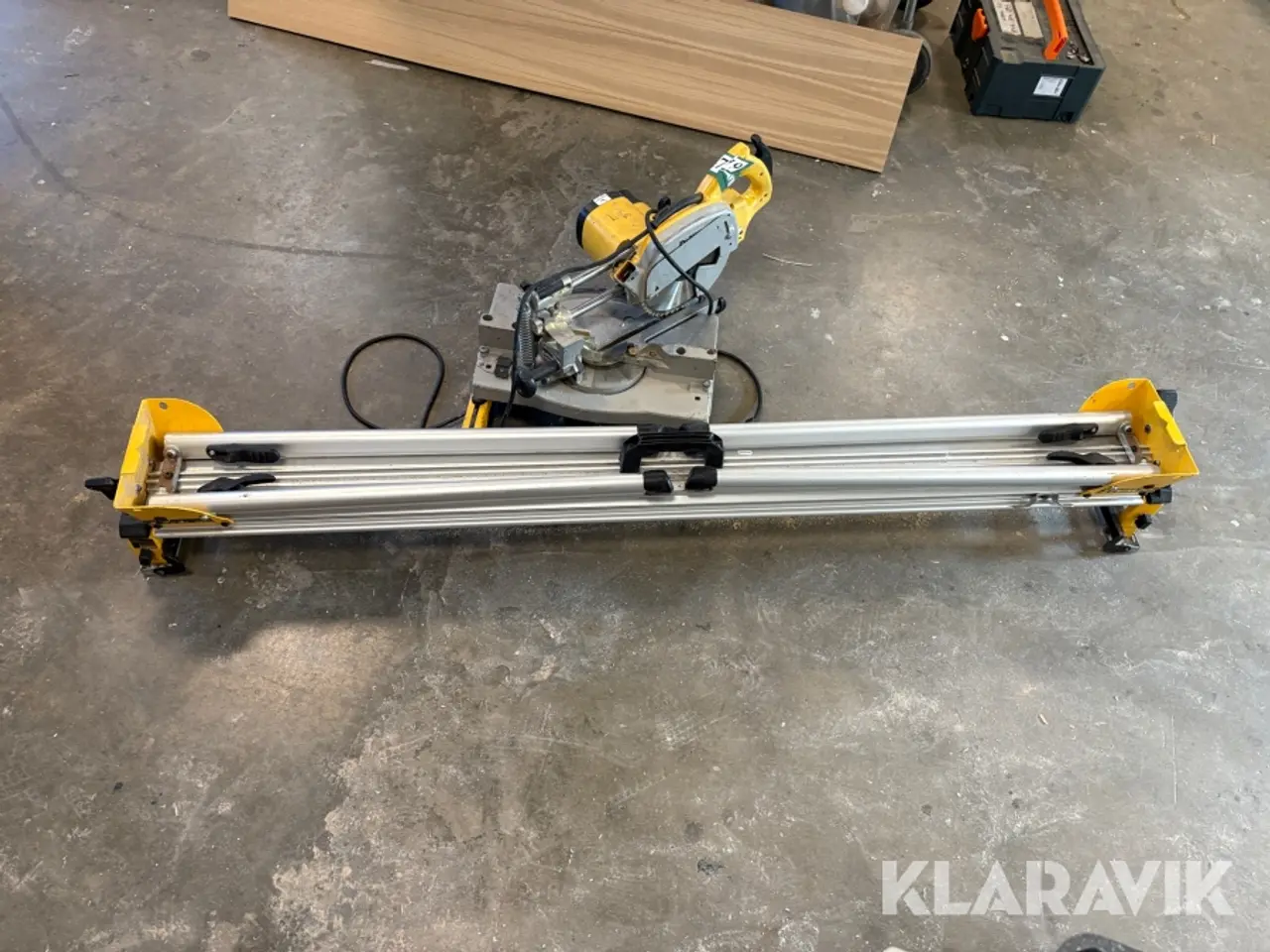Billede 11 - Kap-/geringssav med udtræk. Dewalt DW700-XE