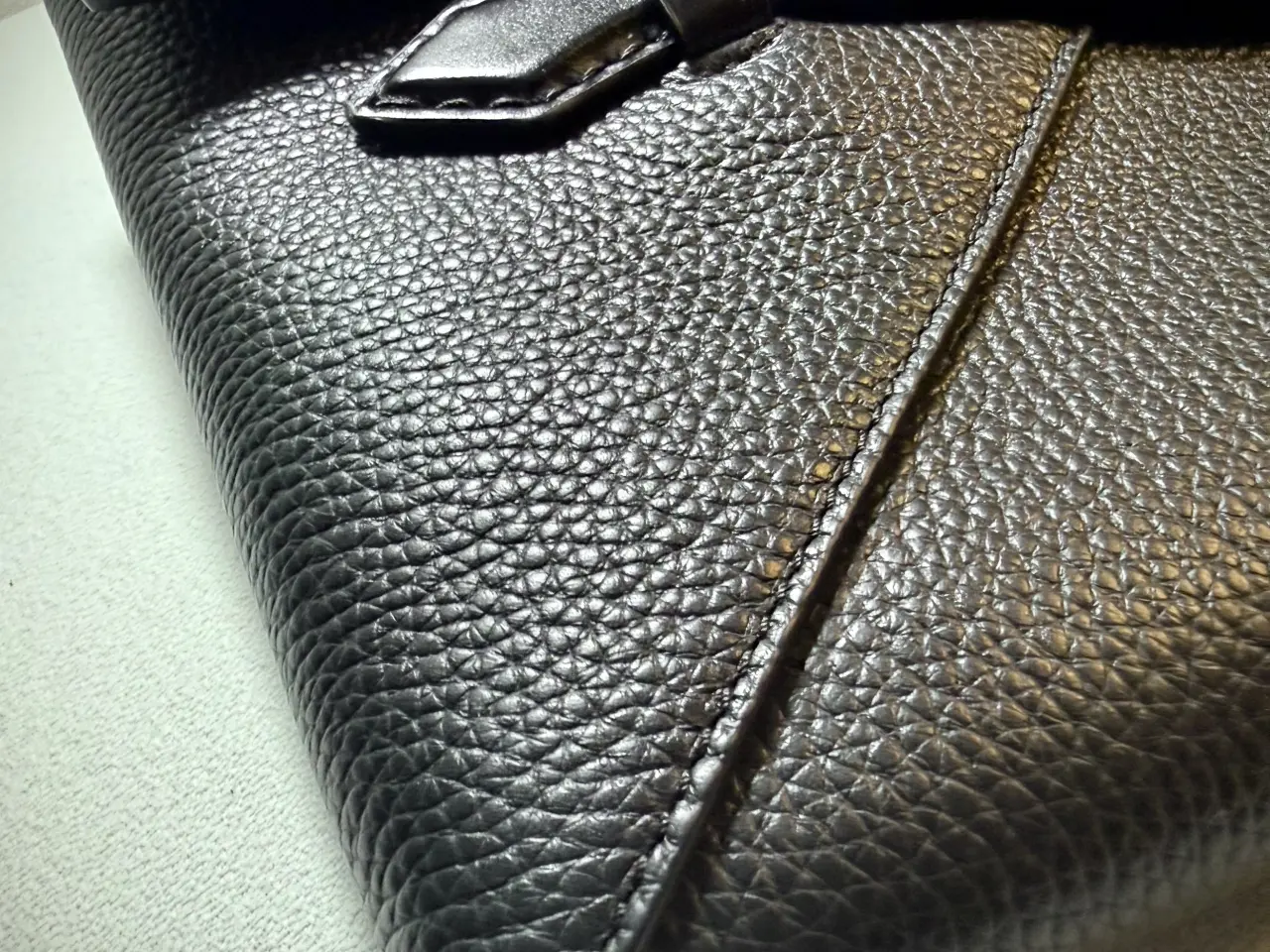 Billede 3 - 👝 Montblanc stor clutch i sort læder - ubrugt