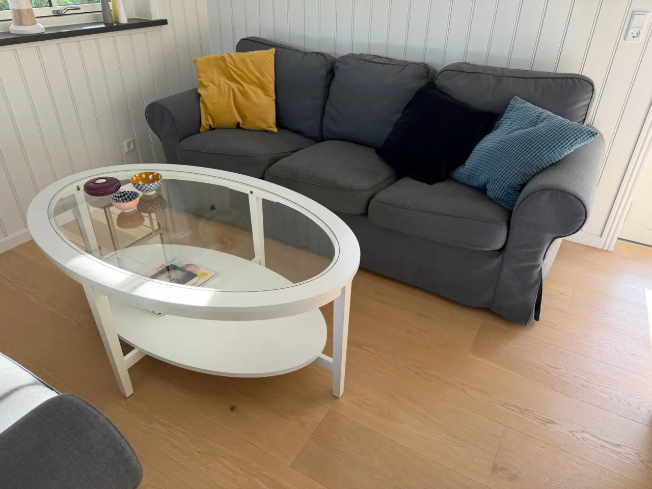 Billede 1 - Sofa, 2 stole, puf og glasbord 