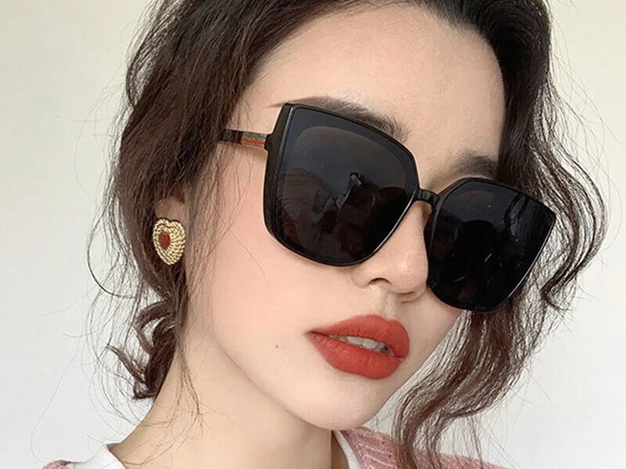 Billede 4 - Solbrille "Cat eye"klassisk 400UV/sort og sølv