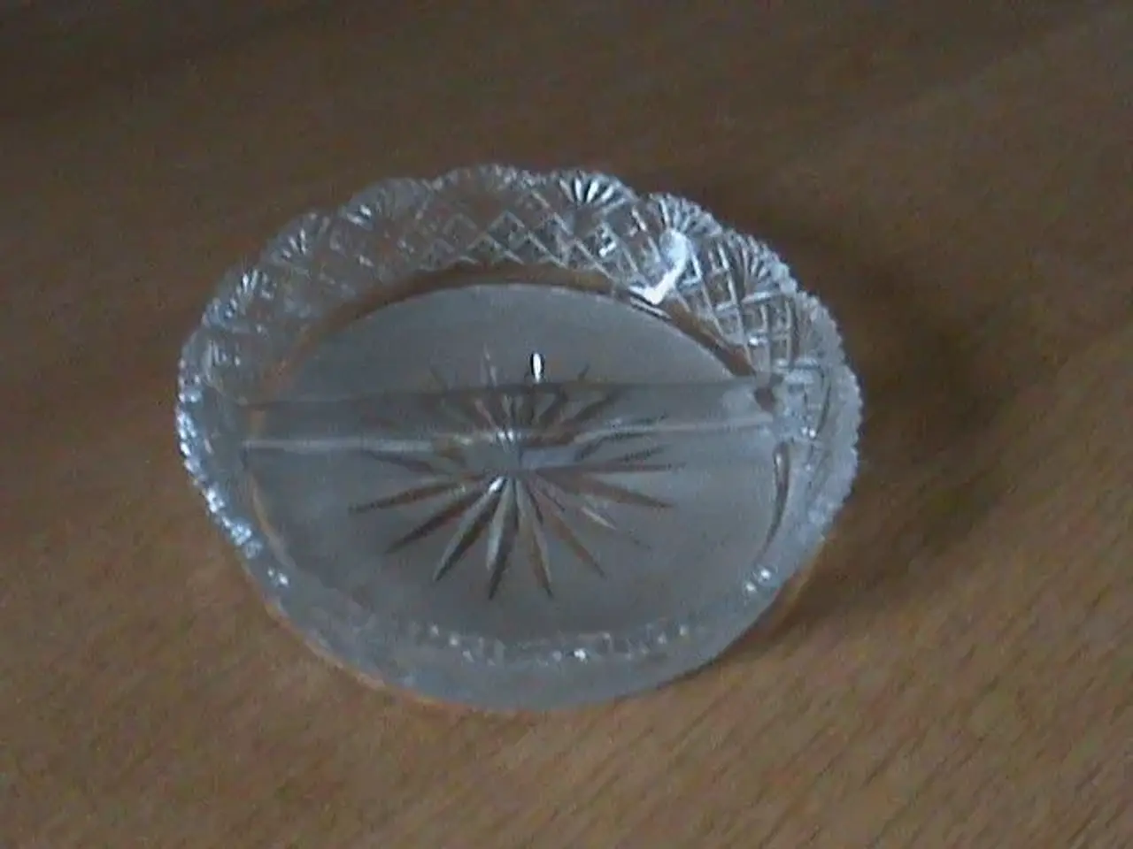 Billede 1 - Todelt glas skål med mønster i kant og bund