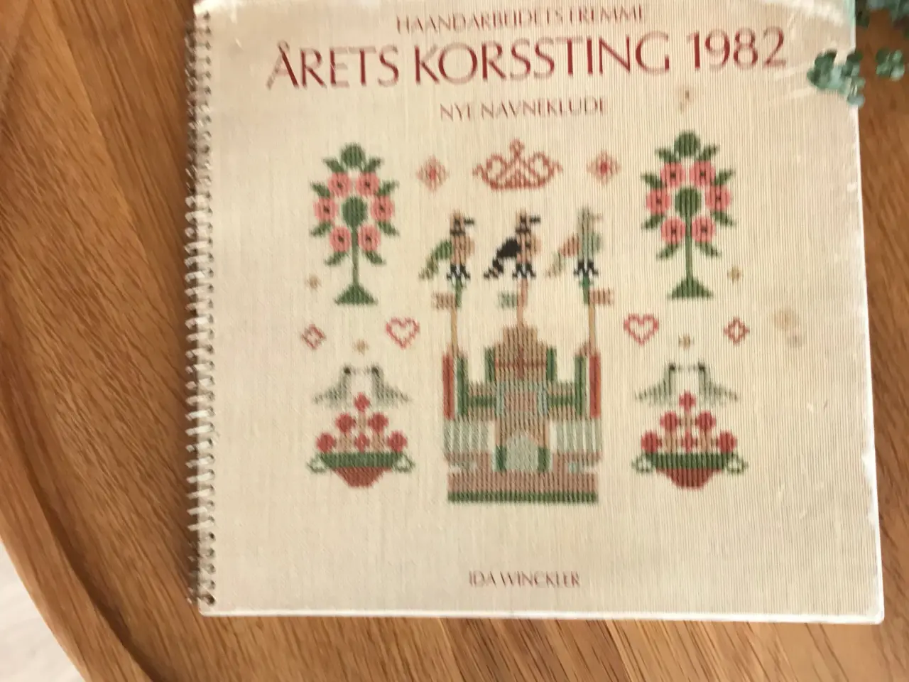 Billede 1 - Årets Korssting 1982 - Nye Navneklude