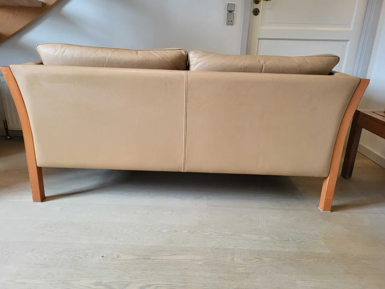 Billede 4 - Brun lædersofa i træramme