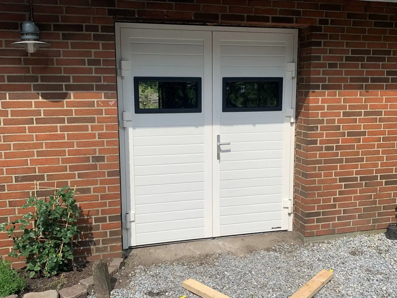 Billede 1 - Fabrikssalg af ledhejseporte & garageporte