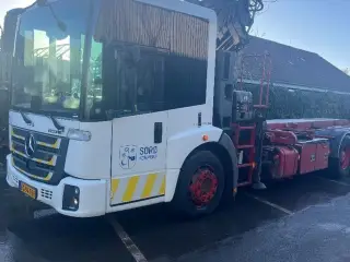 Mercedes-Benz ECONIC 2630 med HIAB 192 E-4 kran og SAWO Wirehejs.