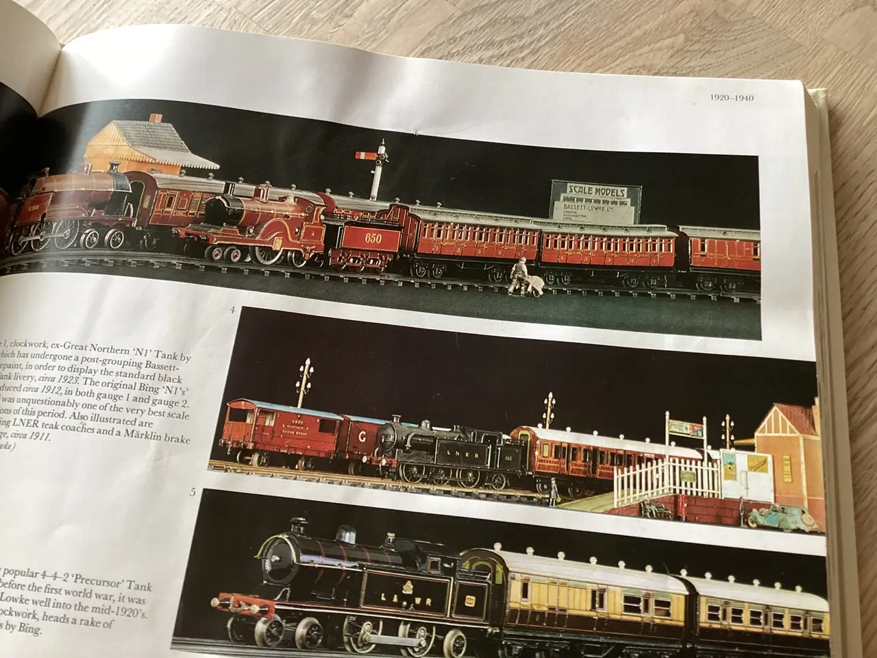 Billede 4 - Bog med model toge