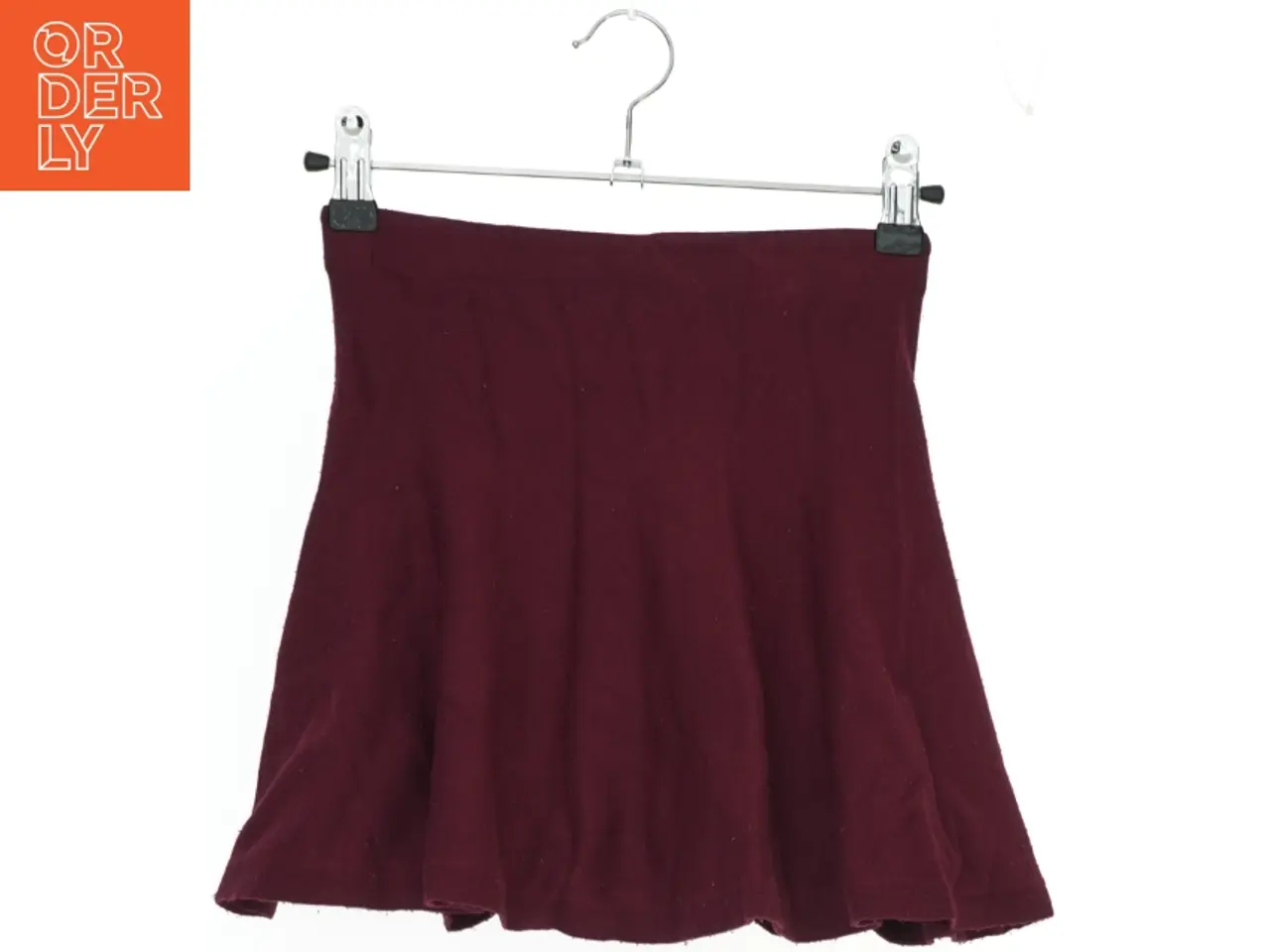 Billede 1 - Bordeaux nederdel fra H&M (str. 122)