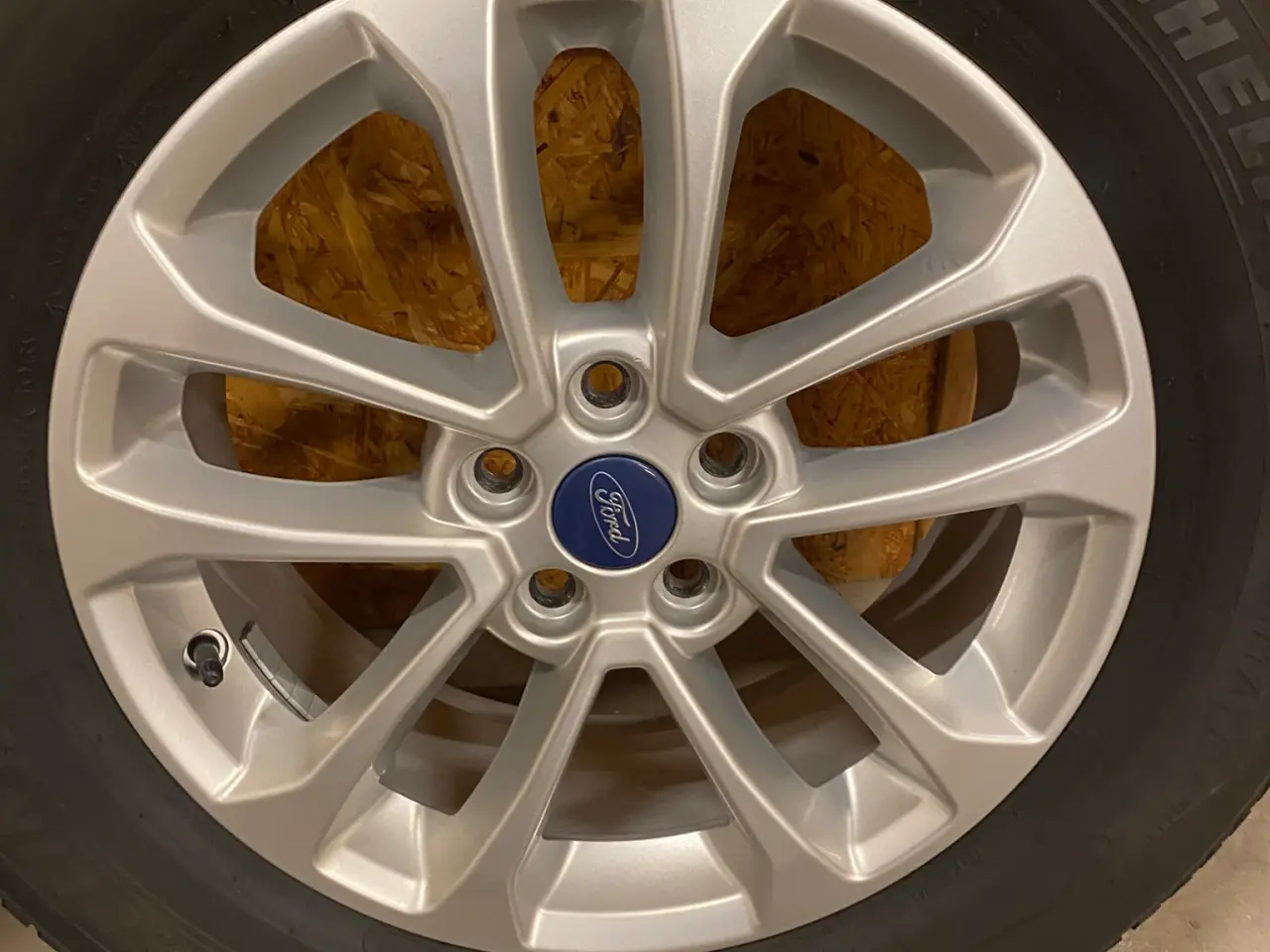 Billede 4 - Ford Kuga Original 17" med Michelin Helårsdæk