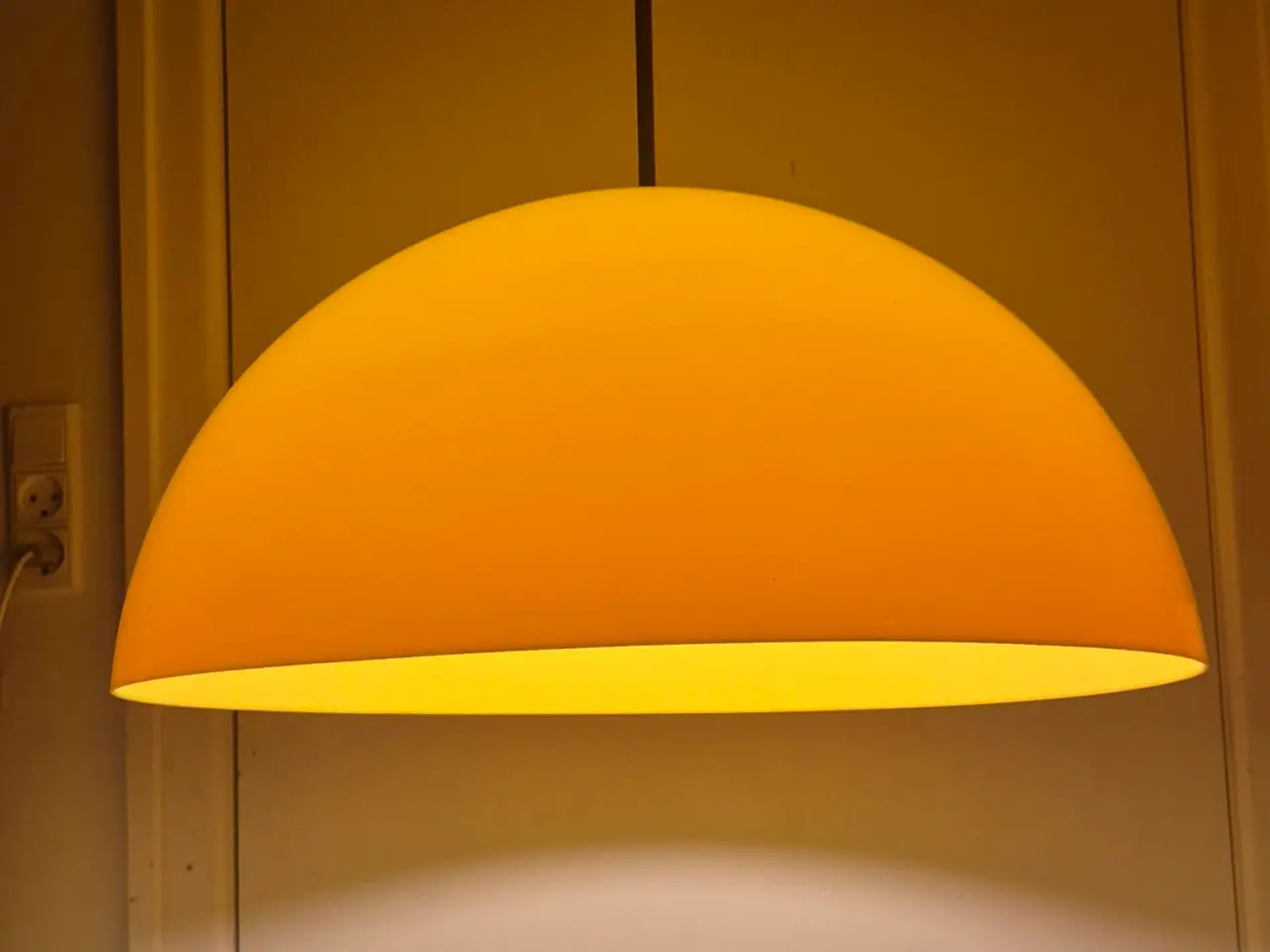 Billede 5 - Giga retrolampe i transparent gul plast