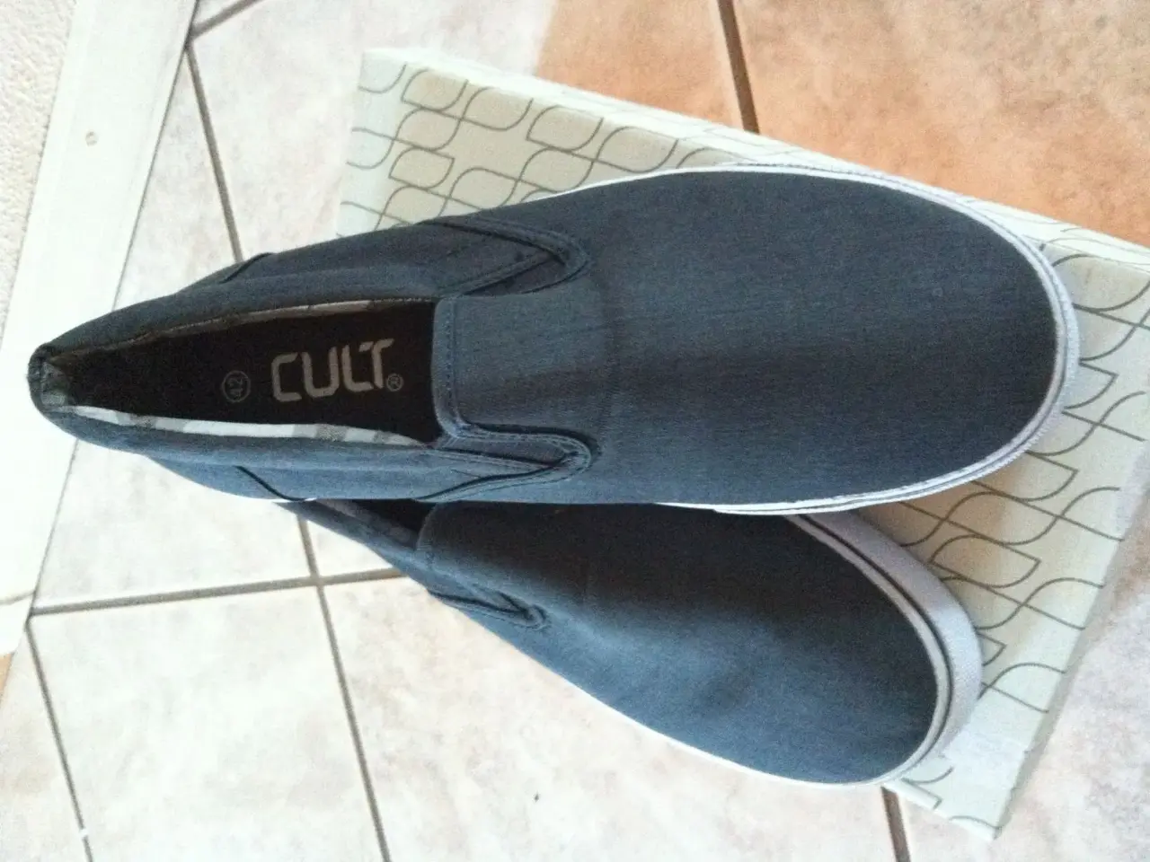 Billede 1 - Ny moderne CULT sneakers, str. 42, 175kr