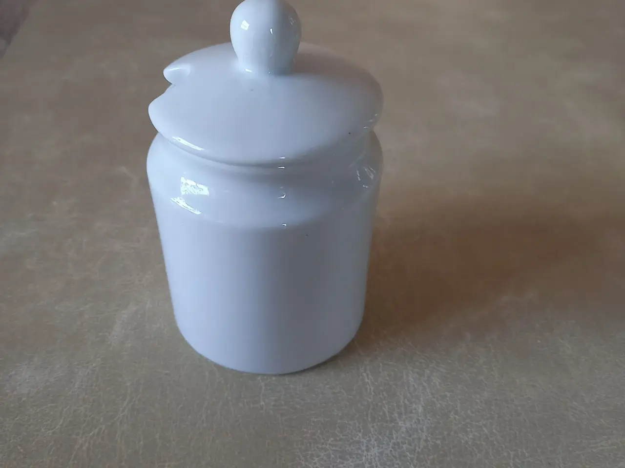 Billede 1 - Sennepskrukke i hvid porcelæn