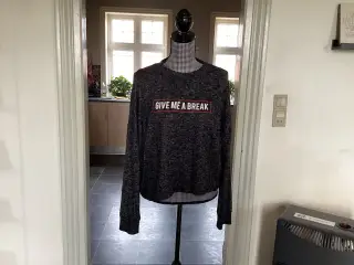 Trøjer og Striktrøjer. Str: L