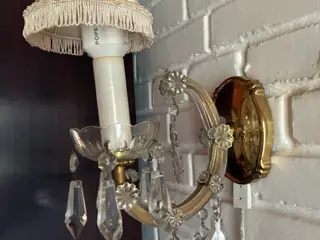 2 stk retro væglamper med glaskrystaller
