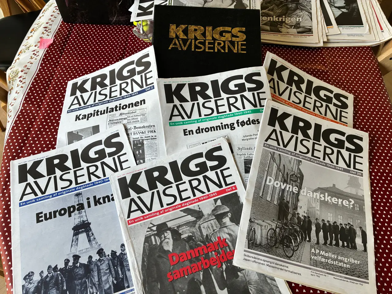 Billede 1 - Krigsaviserne  fra 1940-1945  -  18 dele